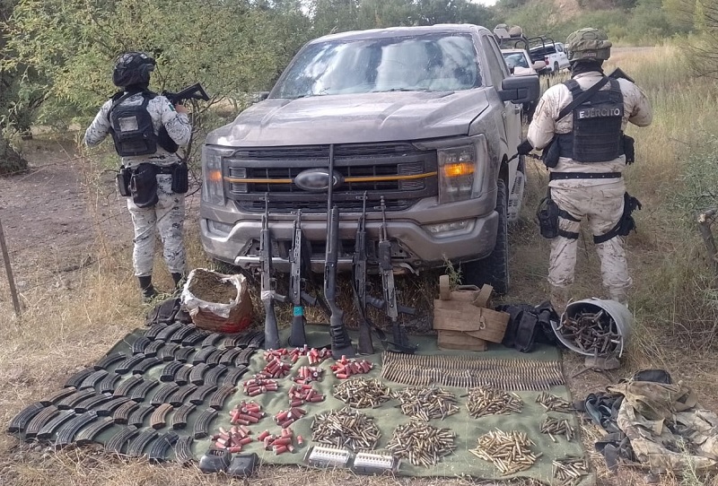 Descubren explosivos, armas largas y cartuchos en Nogales