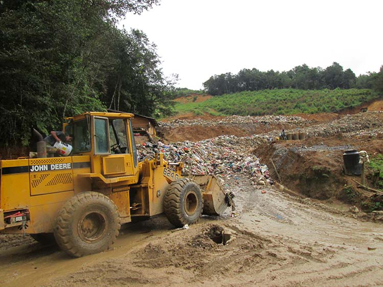 Daña basurero privado bosque y ríos de Huauchinango