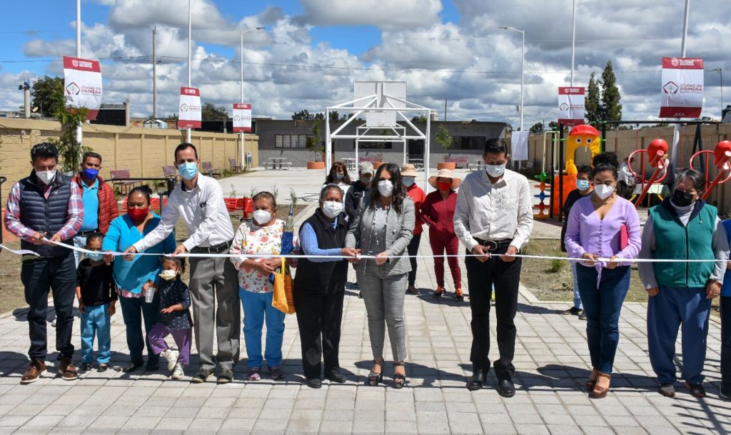 Inaugura Norma Layón dos calles y un parque en Tianguismanalco