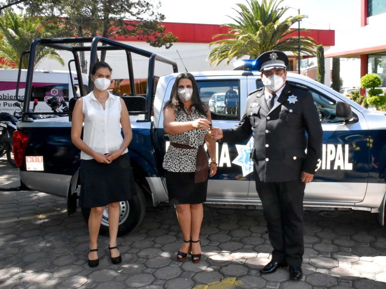 Entrega Layón patrulla y equipamiento para seguridad de Texmelucan