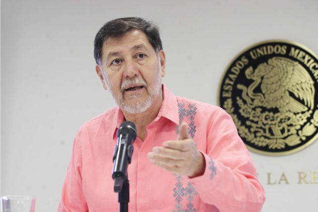 Fernández Noroña se compromete con damnificados por el huracán John en Acapulco