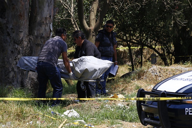 Cadáver con mensaje es abandonado en la México-Puebla