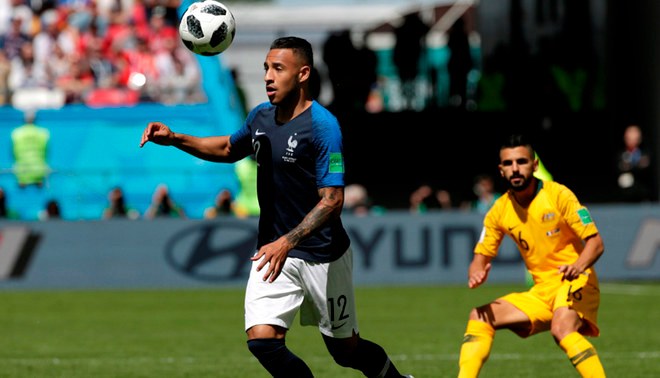Francia derrota 2-1 a Australia en la primera disputa del grupo C