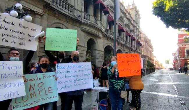 Trabajadores despedidos del Ayuntamiento de Puebla exigen su reinstalación
