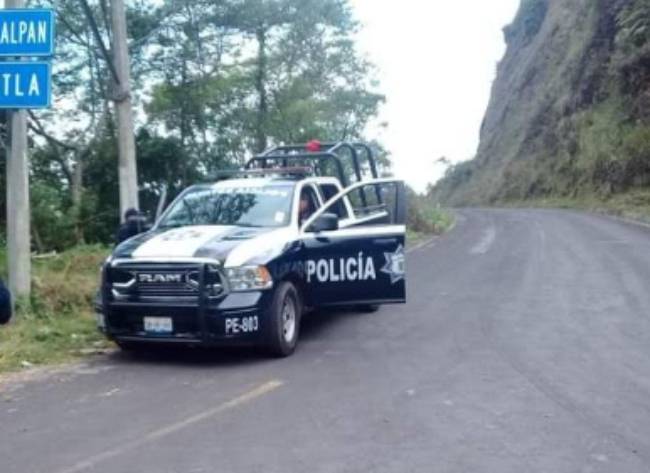 Muere policía en Zapotitlán tras caer a barranca con todo y patrulla  