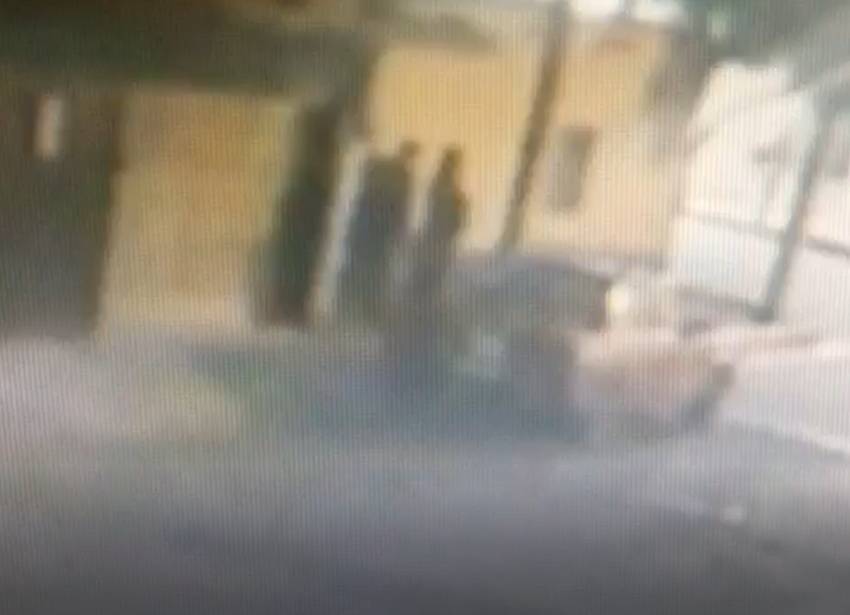 En minutos par de ladrones roban un vehículo en Tecamachalco