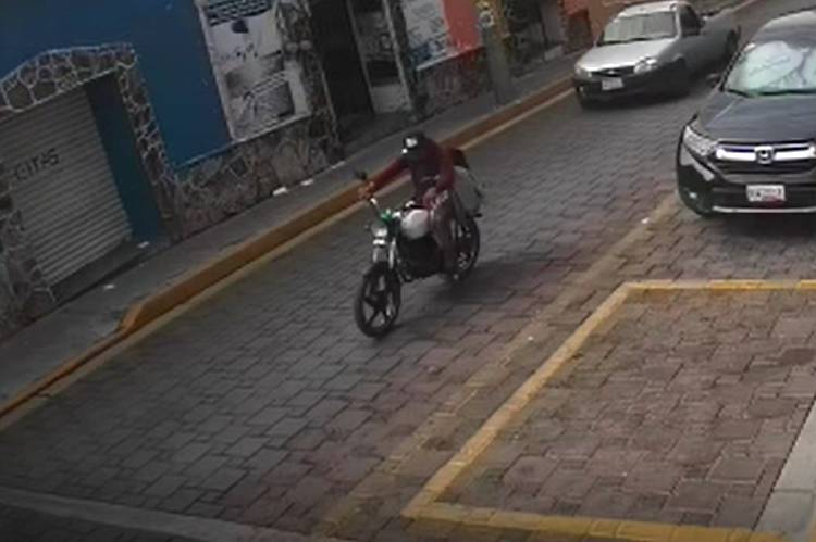 Le roban su moto en Tecamachalco y la recupera ya que ladrón se quedó sin gasolina