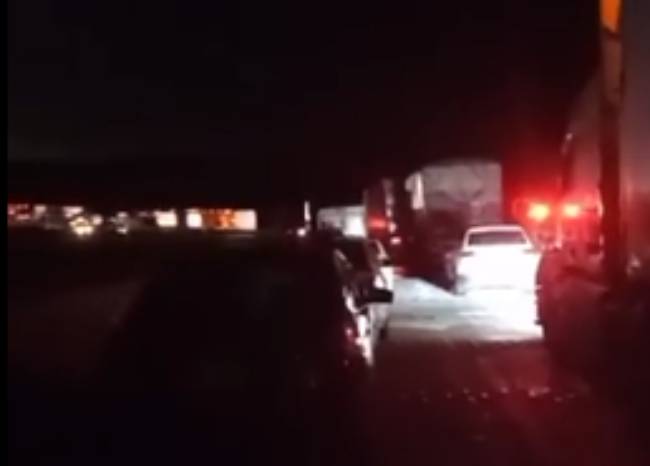 Por aparatoso accidente cierran la México-Puebla pasando Río Frío