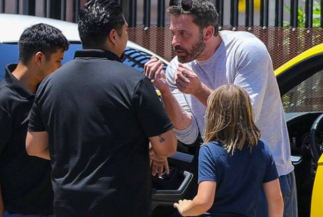 Hijo de Ben Affleck de 10 años choca Lamborghini Urus