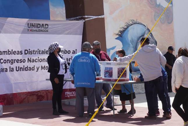 Denuncian presencia de acarreados en elección de Morena en Tecamachalco