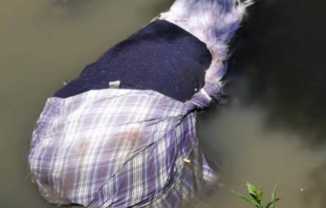 Envuelto en cobijas hallan cadáver al fondo de un río en Apizaco