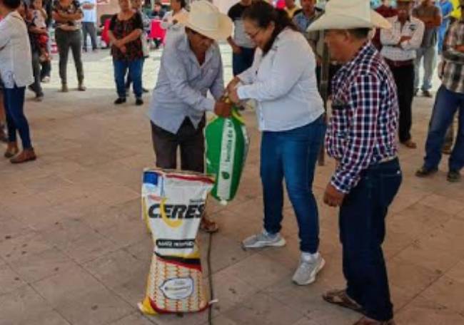 En Jolalpan campesinos reciben apoyo para la compra de semilla de maíz  