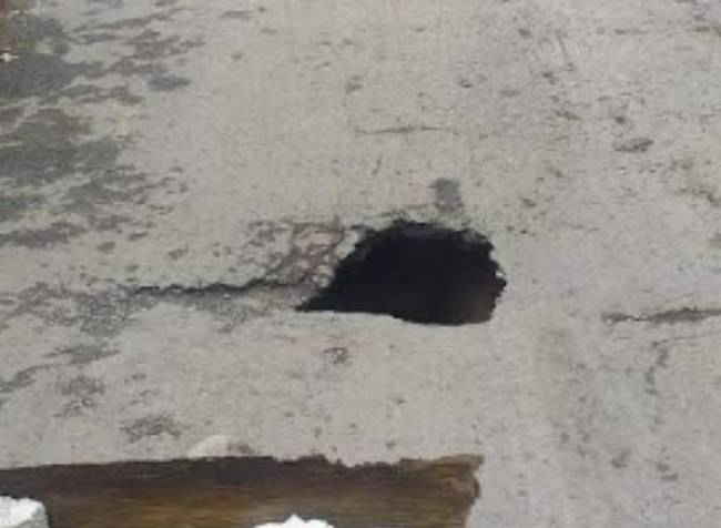 Se forma hoyo en calles de la junta auxiliar de Chachapa en Amozoc