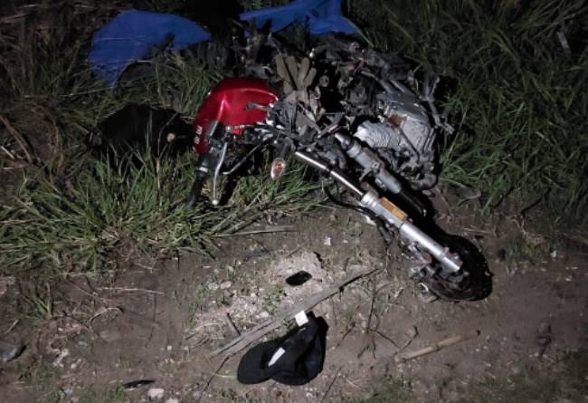 Mueren dos jóvenes motociclistas en carretera de Tilapa  