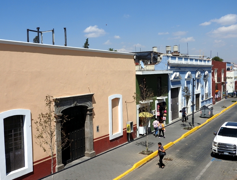 Frenan construcción de cuarto piso en hotel de San Pedro Cholula