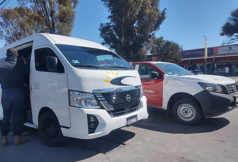 Detectan camionetas con servicio pirata de transporte entre Puebla y Oaxaca