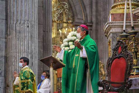 Llama obispo a poblanos a ser agentes de cambio