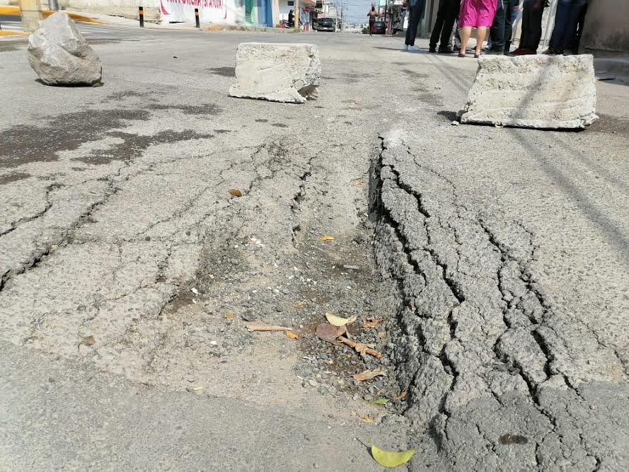 Denuncian vecinos obra de mala calidad en la capital poblana