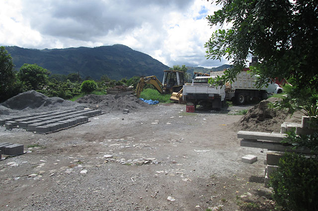 Impiden a constructora abandonar obra inconclusa en Tlaola