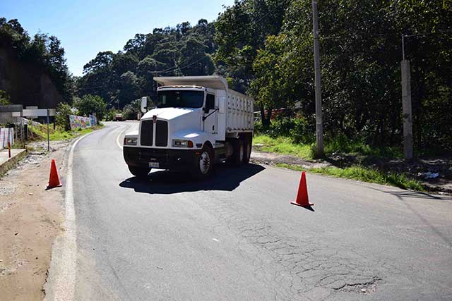 Por obra cierran carretera Acuaco – Zacapoaxtla