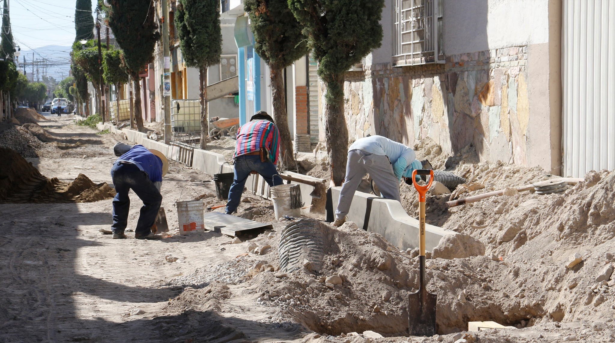 Drenajes obsoletos y clandestinos retrasan obras viales en Tehuacán