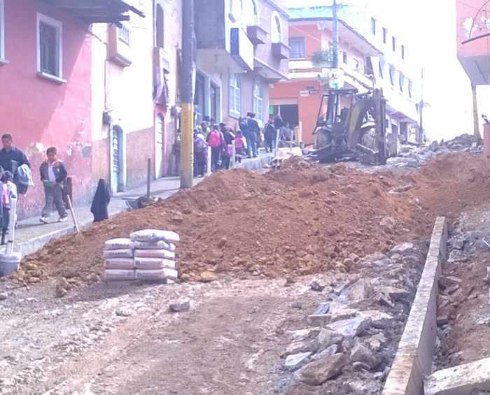Dejan sin Telefonía e Internet a familias de Huauchinango por obras públicas