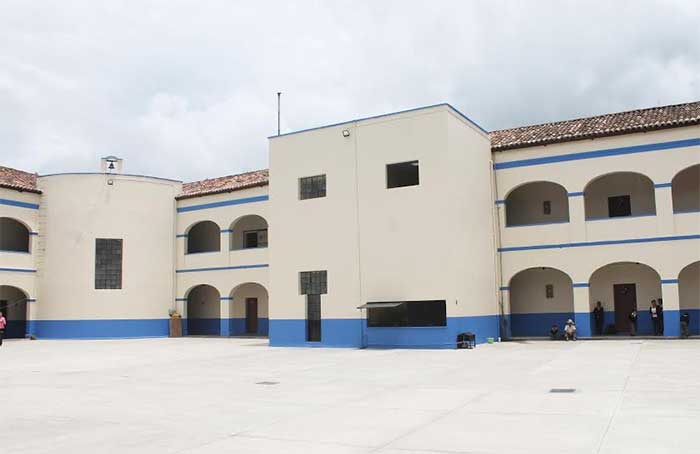 Guillermo Lobato inaugura rehabilitación de primaria