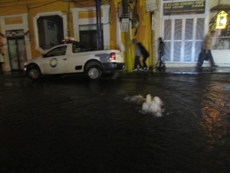 Se inunda centro de Huauchinango por obras de imagen urbana