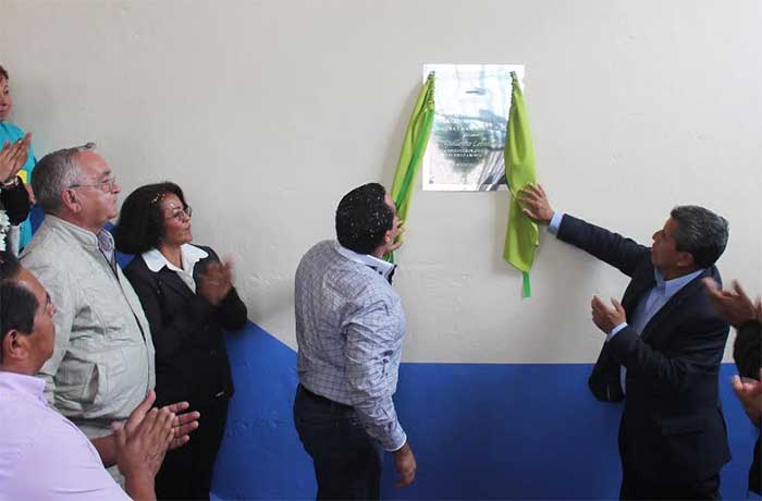 Guillermo Lobato inaugura rehabilitación de primaria