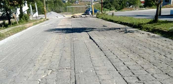 Obras de Esapah dejan parcialmente cerrada calle de Huauchinango