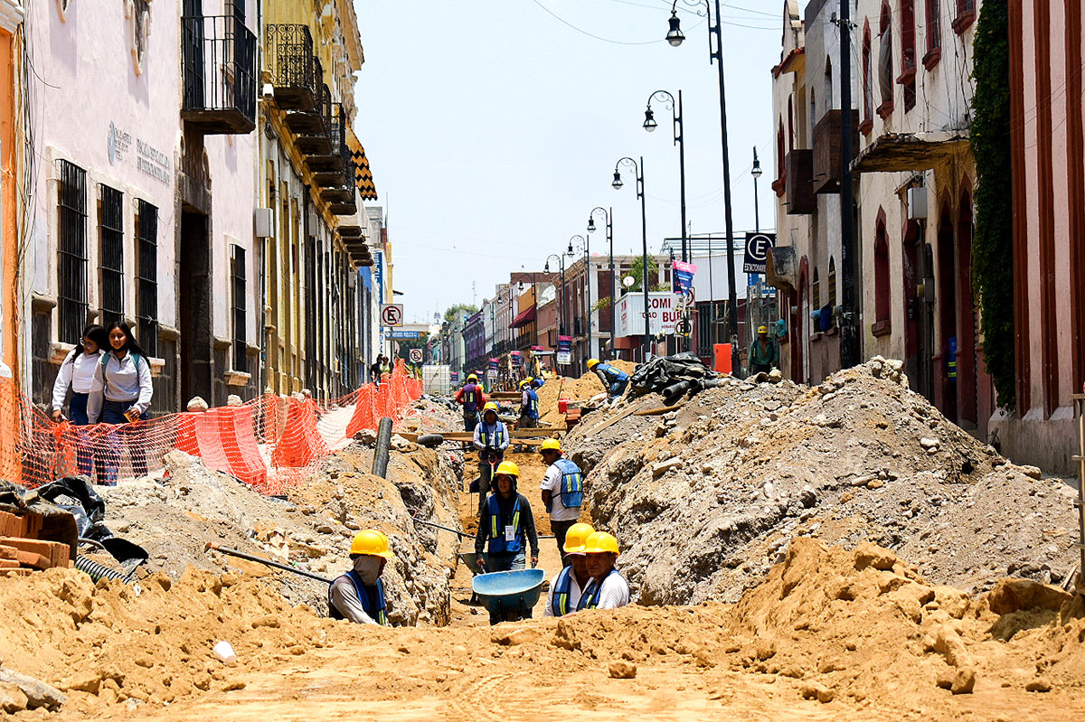 Comerciantes del primer cuadro reportan pérdidas de 25% por retraso en obras 