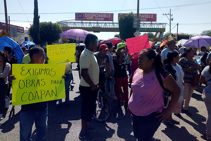 Bloquean Libramiento Tecnológico en Tehuacán por  falta de obras