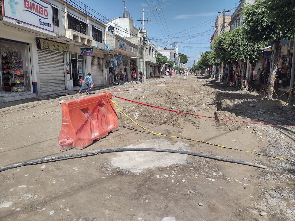 Se inconforman comerciantes establecidos ante retraso de obra en Tehuacán