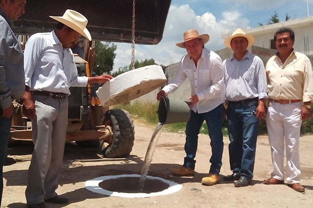 Entrega ayuntamiento red de drenaje sanitario en Tepeaca