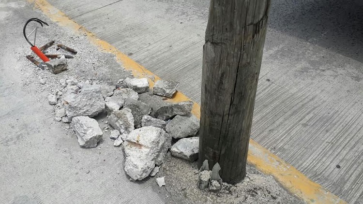 Cambio de luminarias en Teziutlán ocasionó daños en vía pública