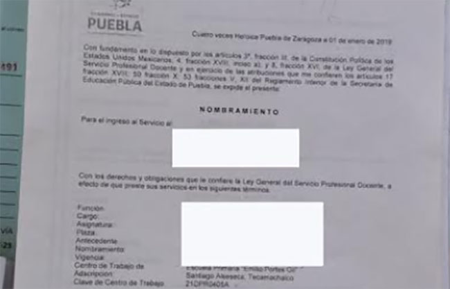 Maestra de Tecamachalco denuncia falta de pago de la SEP desde hace 2 años