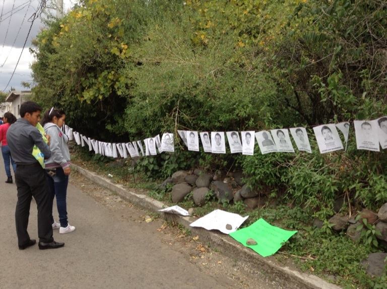 Dedican en Huaquechula ofrenda a normalistas de Ayotzinapa