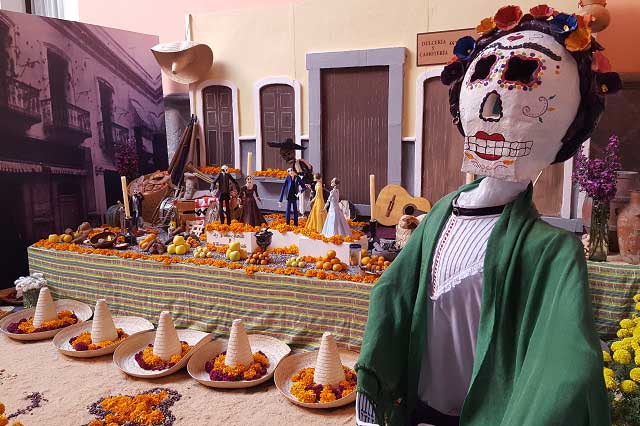 Colocará Cultura 12 ofrendas monumentales en Puebla para Día de Muertos