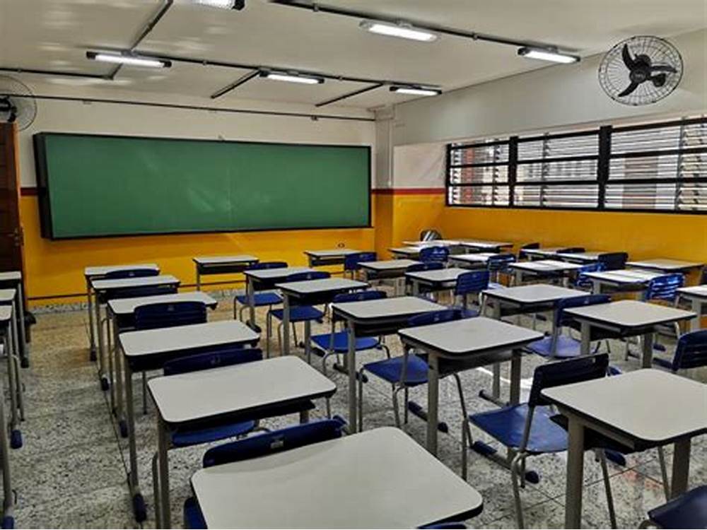 Escuelas de Puebla serán beneficiadas con mobiliario nuevo para sus aulas 