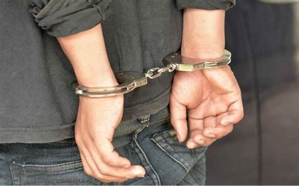 Adolescente se mete a robar a una casa y los vecinos intentan lincharlo en Teolocholco