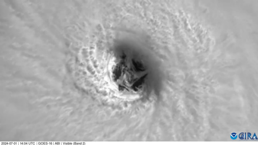 VIDEO Este es el ojo del huracán Beryl