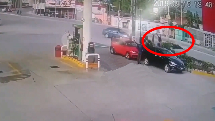 VIDEO Conductor imprudente arrolla y hace volar a mujeres sobre bulevar Valsequillo