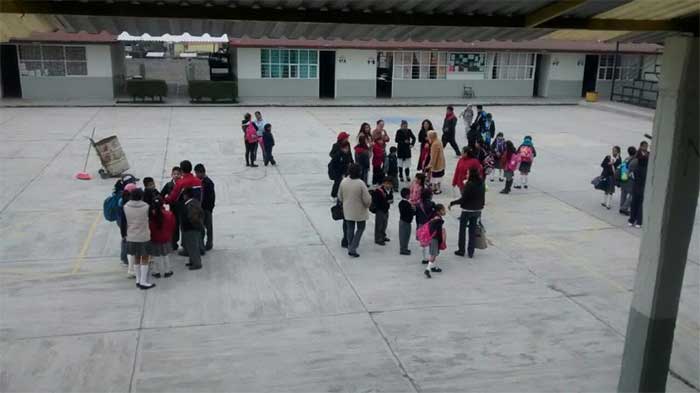 Por olor a gas, desaloja Protección Civil escuela de Cuautlancingo