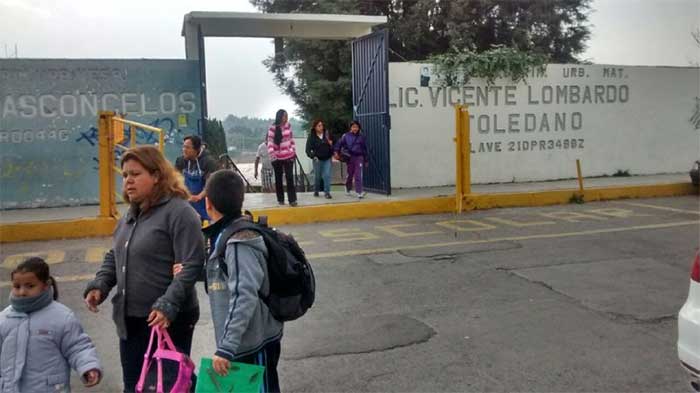 Por olor a gas, desaloja Protección Civil escuela de Cuautlancingo