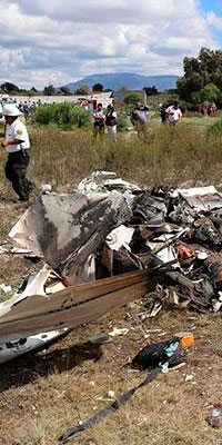 Autoridades olvidan recoger avioneta estrellada en Acatzingo