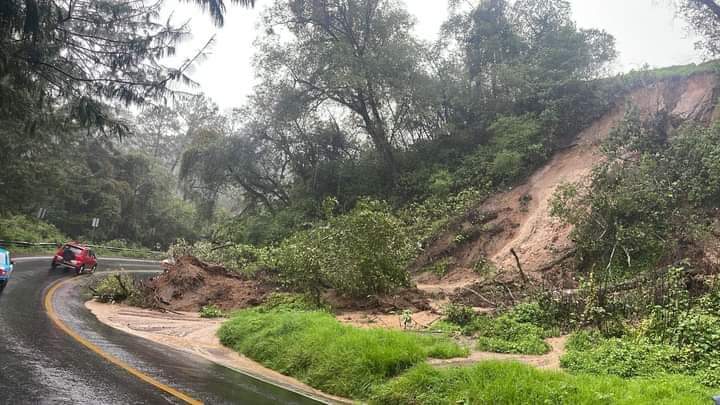 VIDEO Onda tropical causa destrozos en siete municipios de Puebla