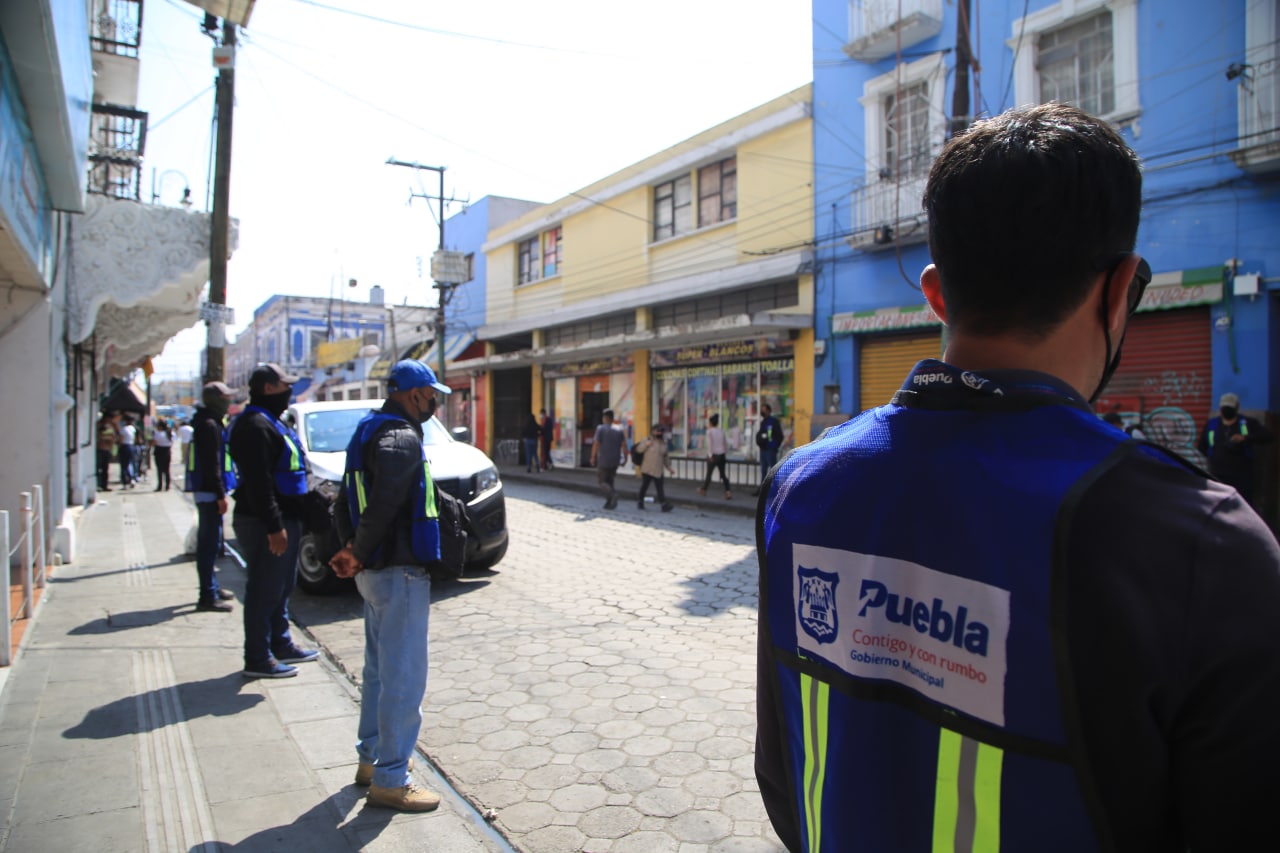 Ayuntamiento de Puebla realiza operativos contra ambulantes en el centro histórico