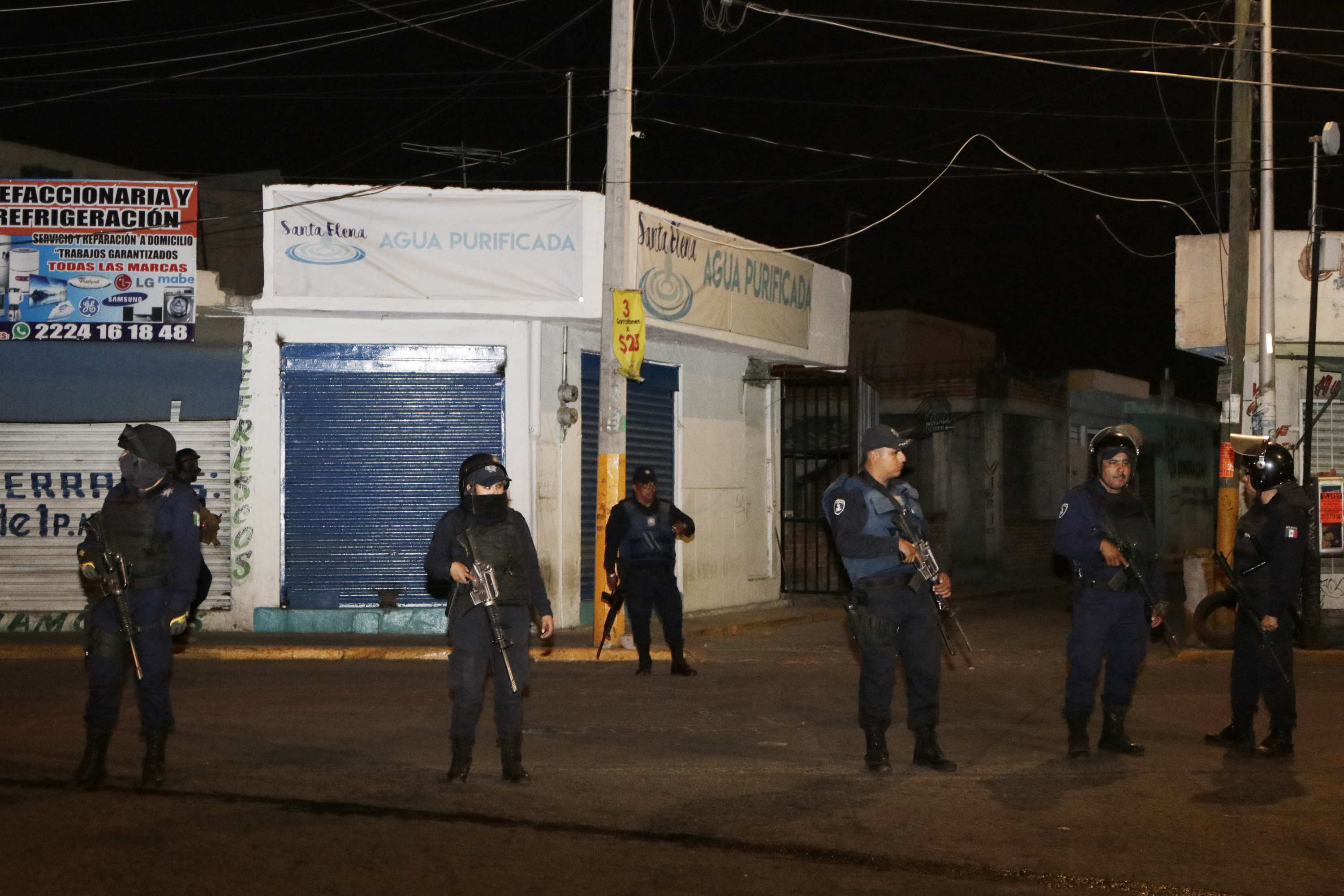 Hallan narcofosa en mercado Morelos; suspenden clases en la zona