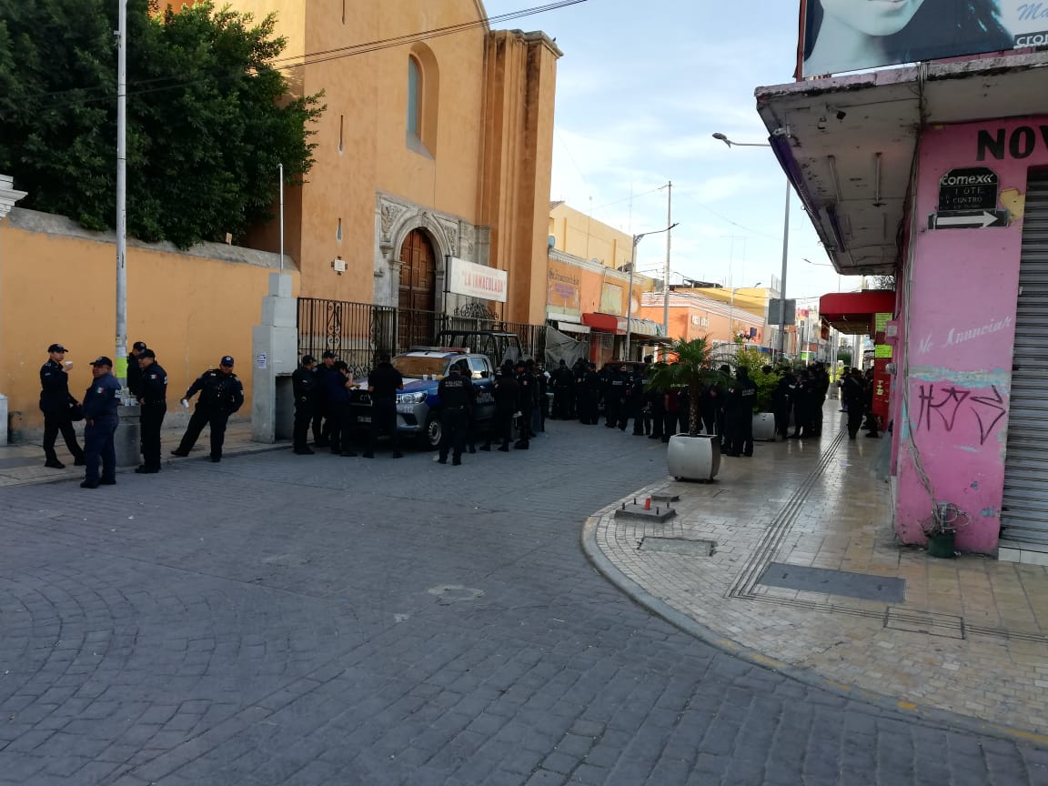 VIDEO Despliegan operativo contra ambulantes en Tehuacán