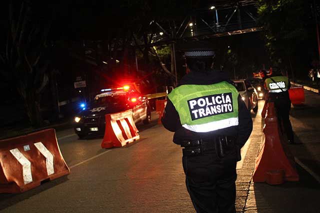 SSC compra bastones para evitar contagios covid en operativo alcoholímetro